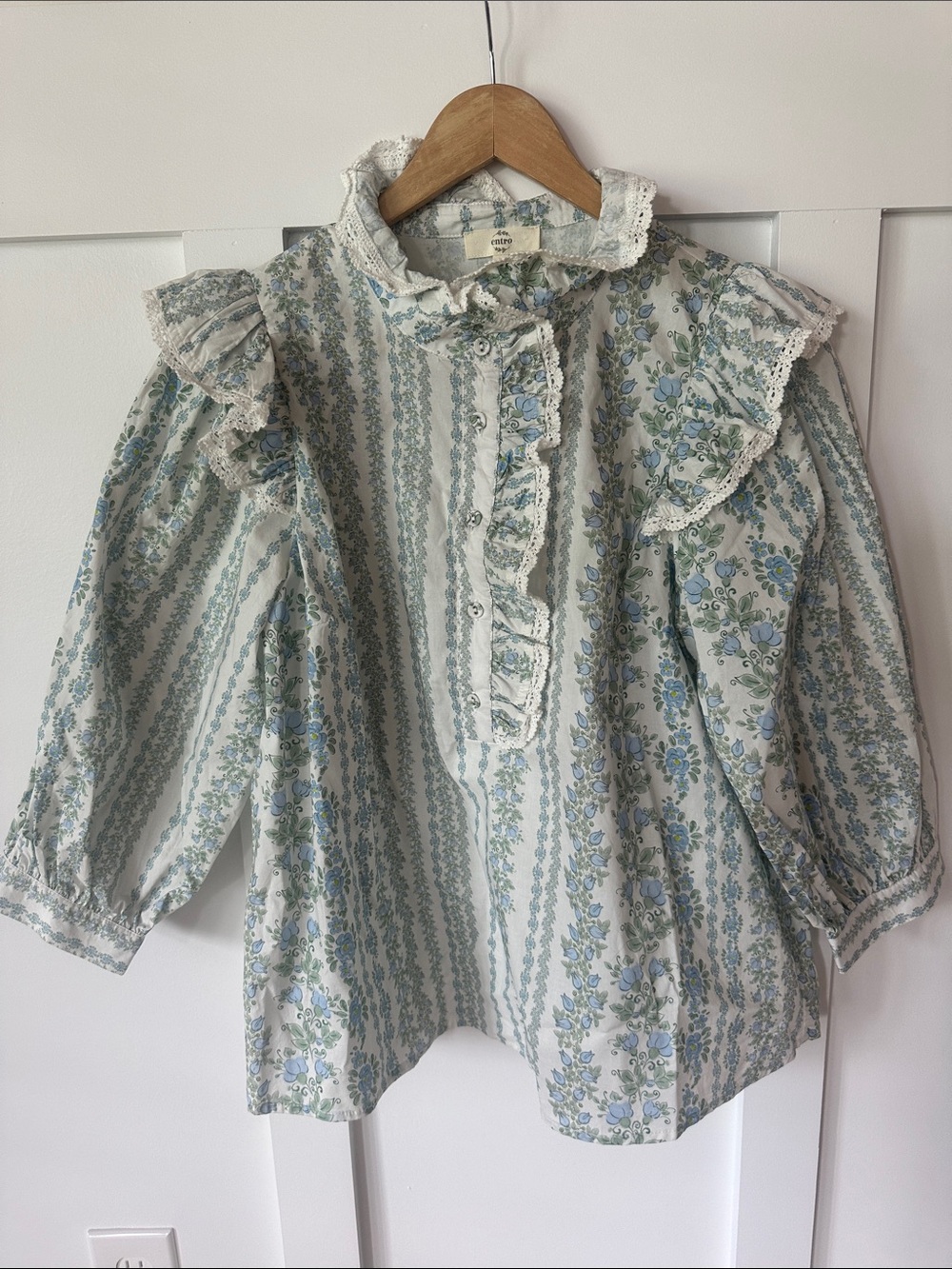 entro women’s Floral Ruffle Blouse - Blue & White